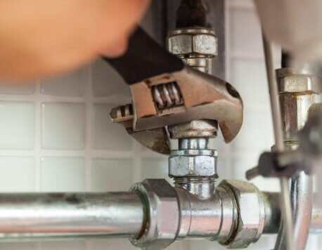 Costly Mistakes to Avoid When Choosing an Emergency Heating and Plumbing Expert