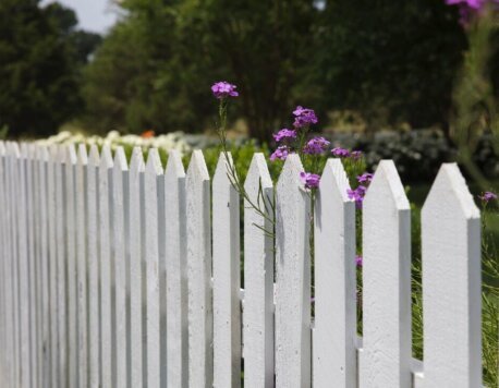 DIY vs. Professional Fence Builder: Which is Right for You?