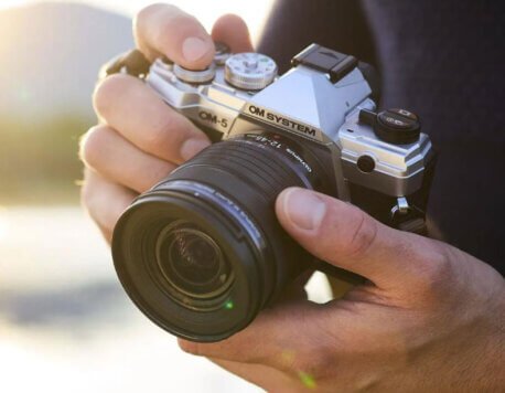 The Ultimate Guide to APS-C Mirrorless Cameras