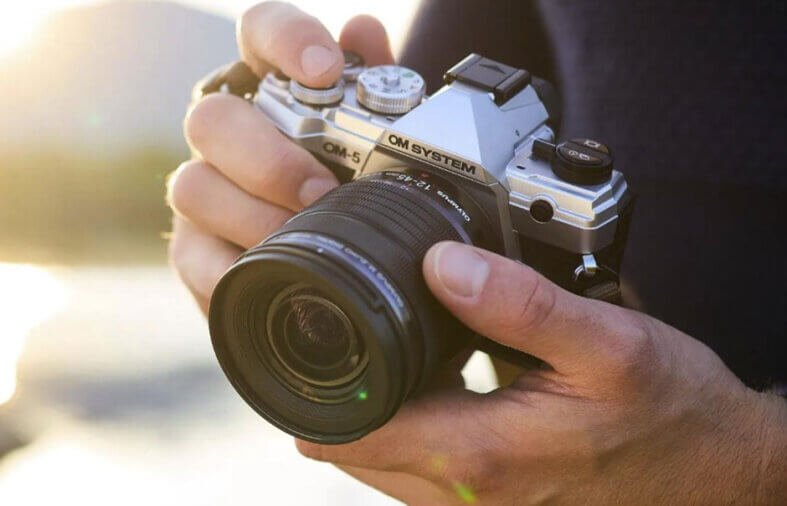 The Ultimate Guide to APS-C Mirrorless Cameras