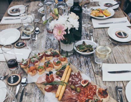 Dine & Shine: 5 Expert Tips for the Perfect Dinner Party