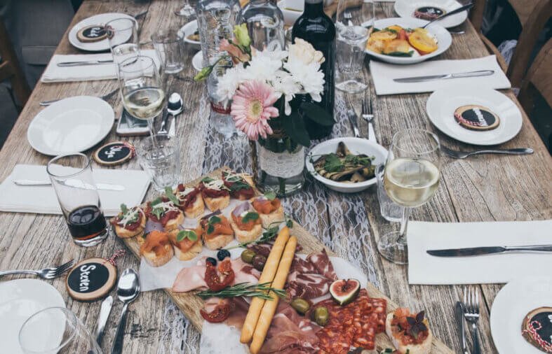 Dine & Shine: 5 Expert Tips for the Perfect Dinner Party