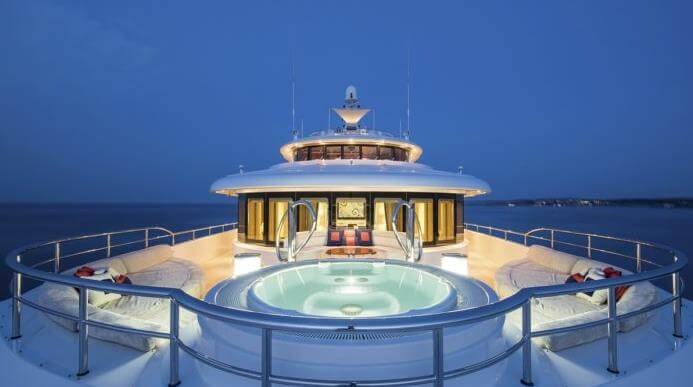 Luxury vs. Budget Yachts: How to Choose the Best Charter for Your Budget