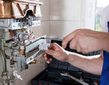 How to Choose the Right Professional for Emergency Water Heater Repair