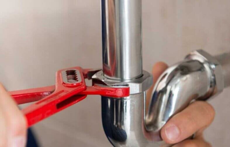 DIY vs. Professional Plumber Service: When to Call the Experts