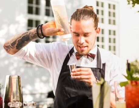 The Role of Bar Services in Creating a Memorable Event