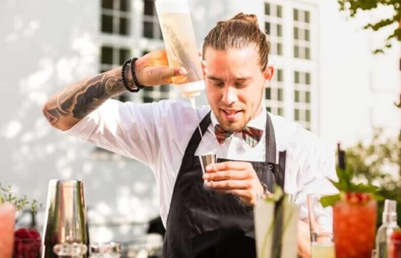 The Role of Bar Services in Creating a Memorable Event