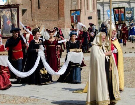 The Social Perks of Renaissance Dressing: How Costumes Bring People Together