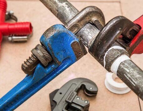 Understanding Plumbing Emergencies: When to Call a Plumber Service