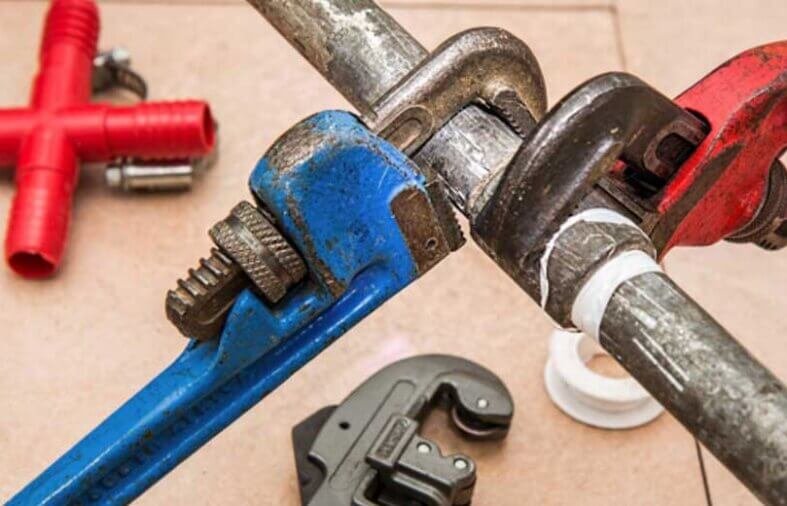 Understanding Plumbing Emergencies: When to Call a Plumber Service